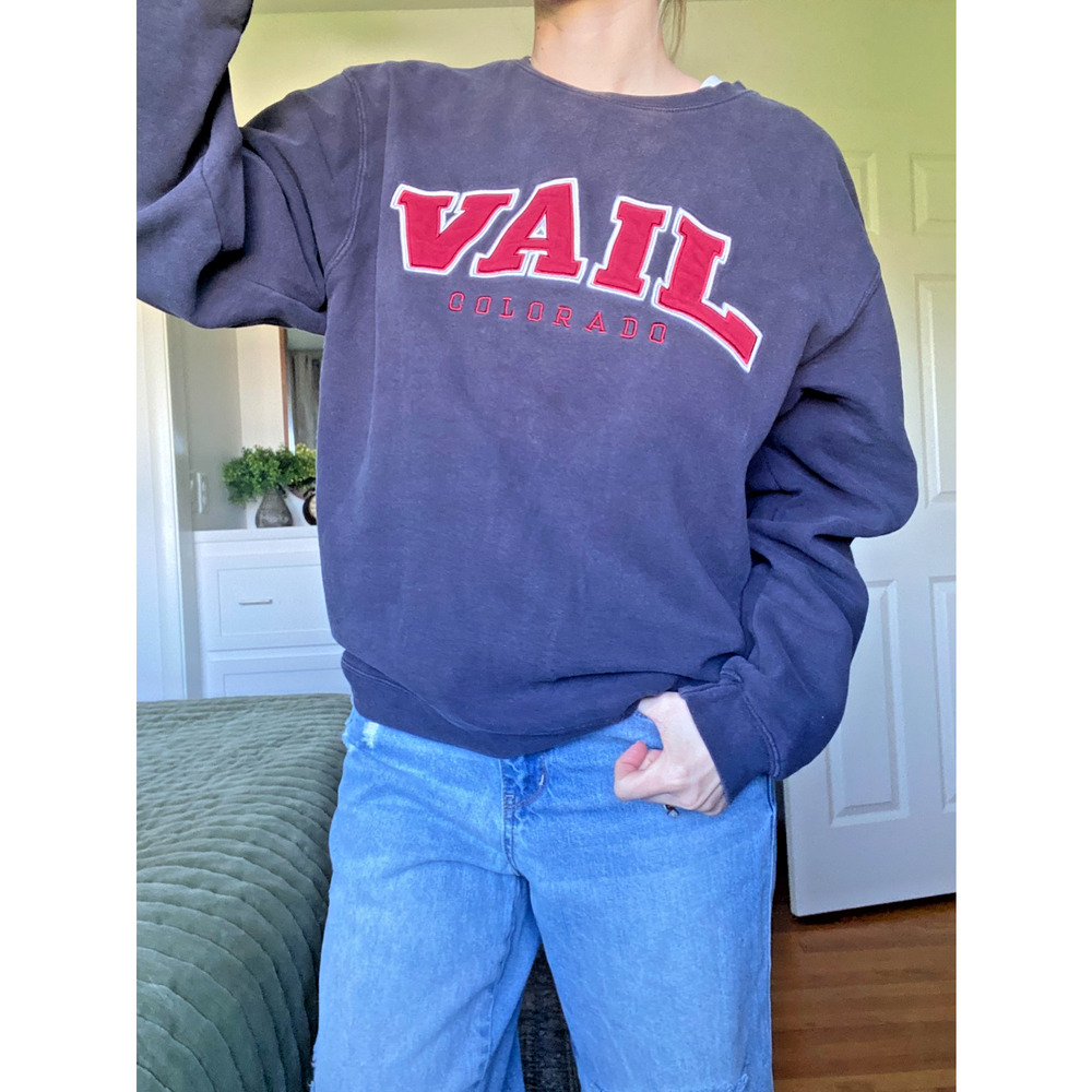Vail Colorado Crewneck Sweatshirt Size M Navy Blue Pullover Comfort Distressed